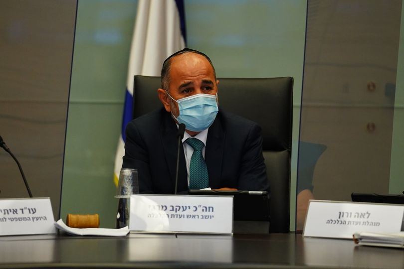 تعديل لوائح تقييد تشغيل المطارات والرحلات الجوية 